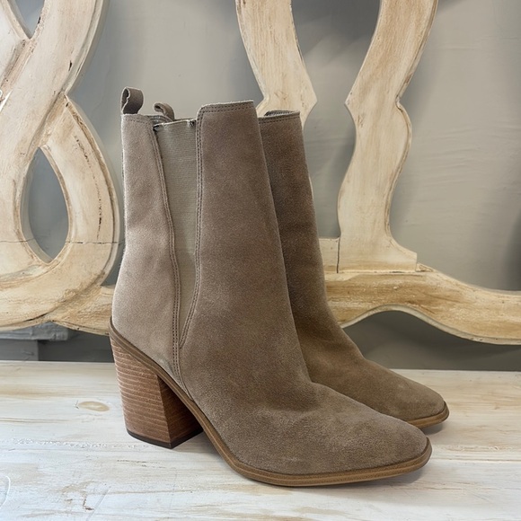Marc Fisher Tan Heeled Boots with Stacked Block Heel Size 8.5 - Picture 1 of 6
